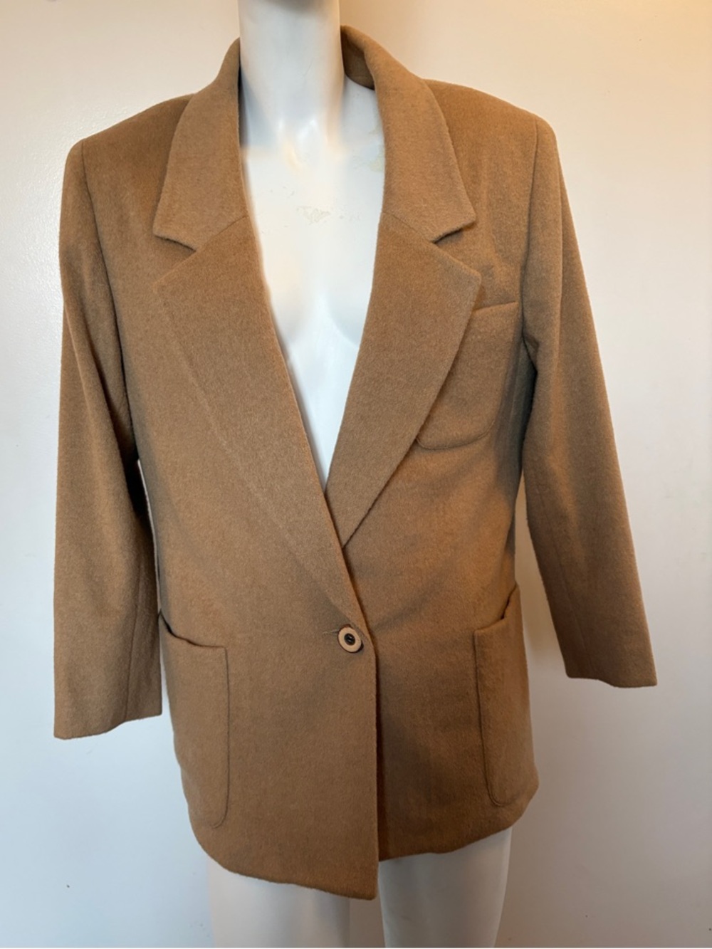 Tailored Women's Camel Single-Button Blazer